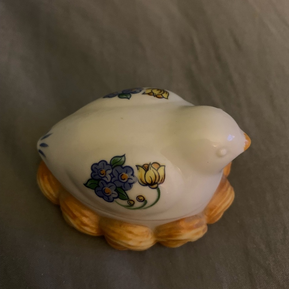 Roma Al Fresco - Elizabeth Arden’s Vintage Ceramic Trinket Box With Candle View 2